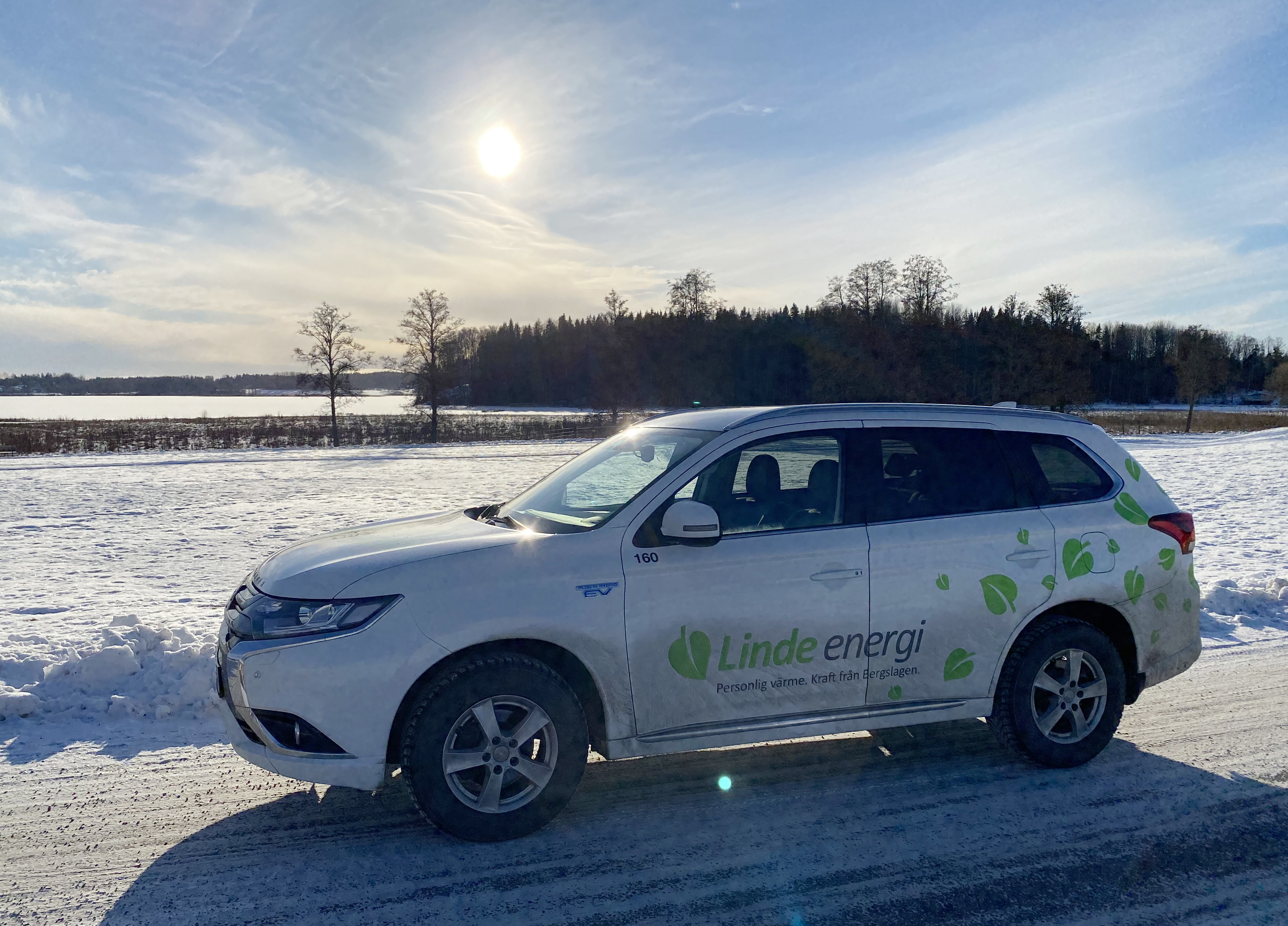Mitsubishi Outlander plug in-hybrid vid Lindesjön i Lindesberg